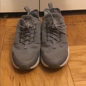 Size 8.5 Women’s Grey Air Huaraches